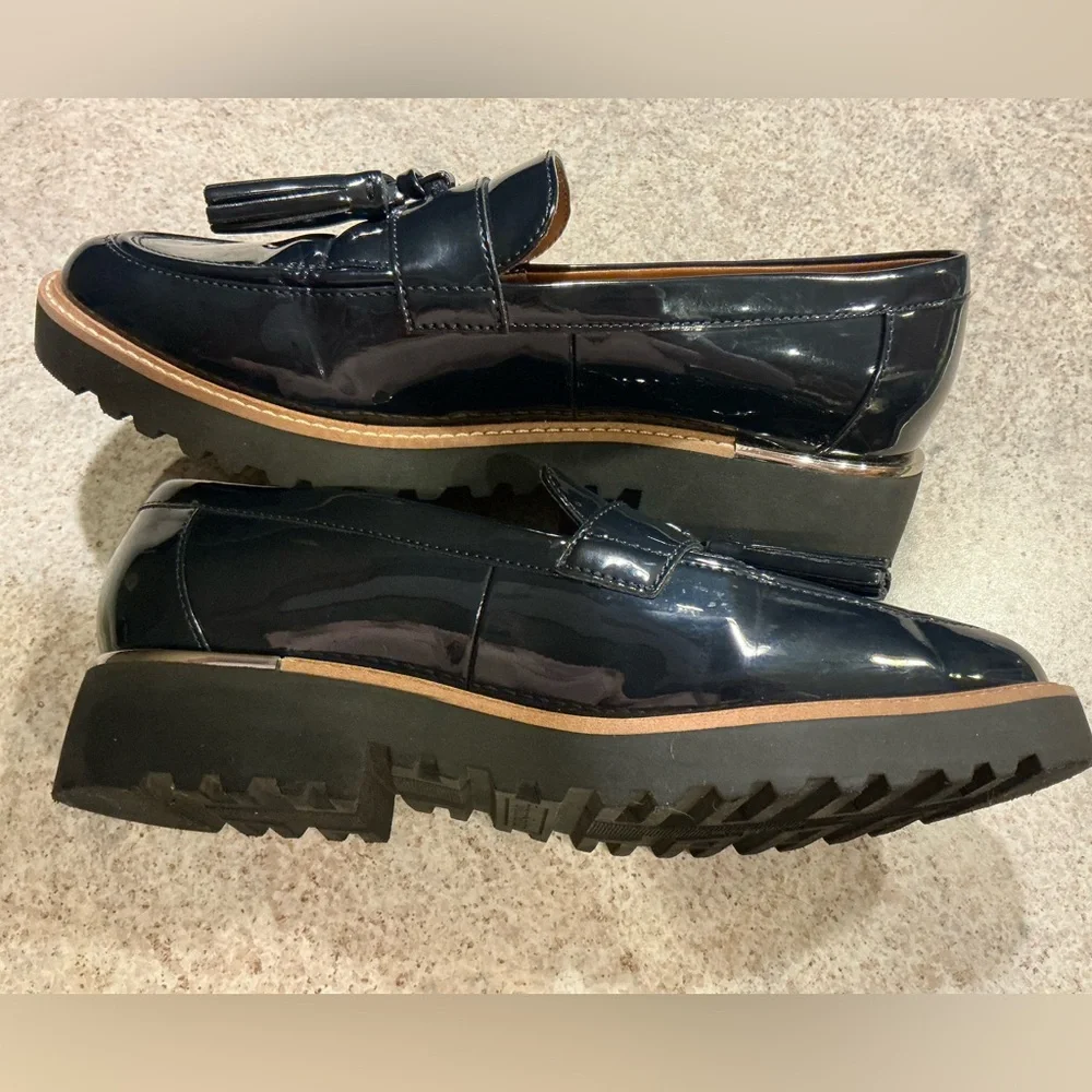 Franco Sarto Carolynn Career Navy Faux Patent Loafer Tassel Accent Preppy SZ 7W
